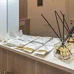 Luxury Apartment *