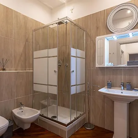 Luxury Apartment *